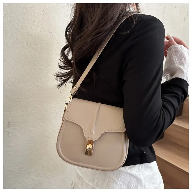 White Saddle Shoulder Bag for Women — feature 8