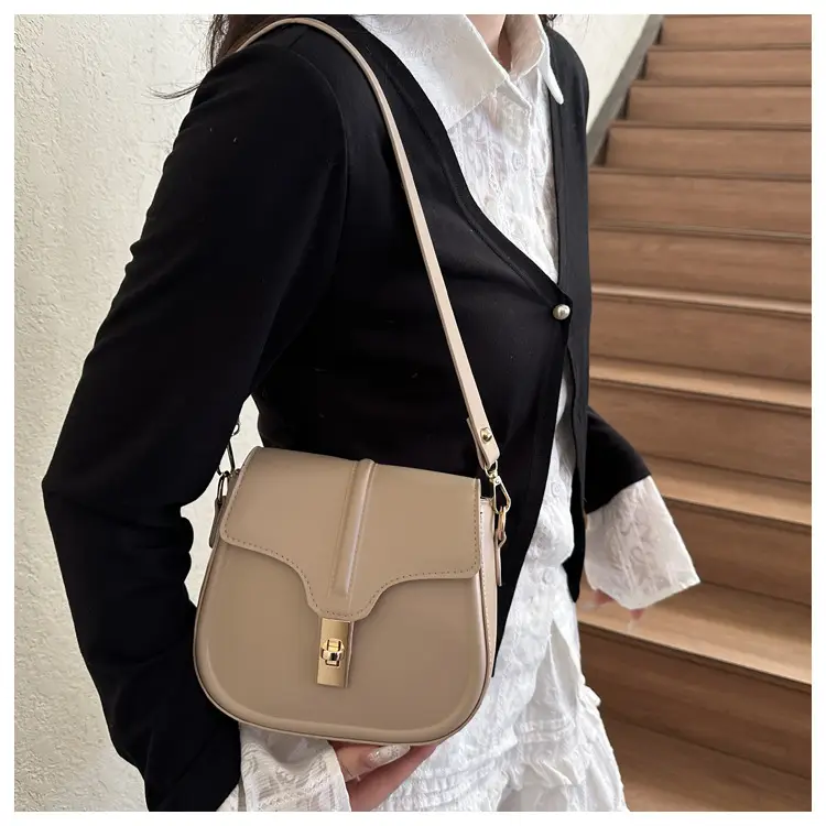 White Saddle Shoulder Bag for Women — feature 9