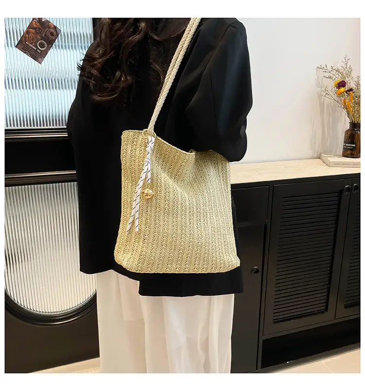 Women's Pastoral Net Red Woven Shoulder Bag Spring Straw Tote — feature 10