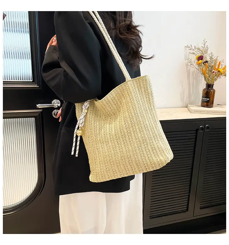 Women's Pastoral Net Red Woven Shoulder Bag Spring Straw Tote — feature 11
