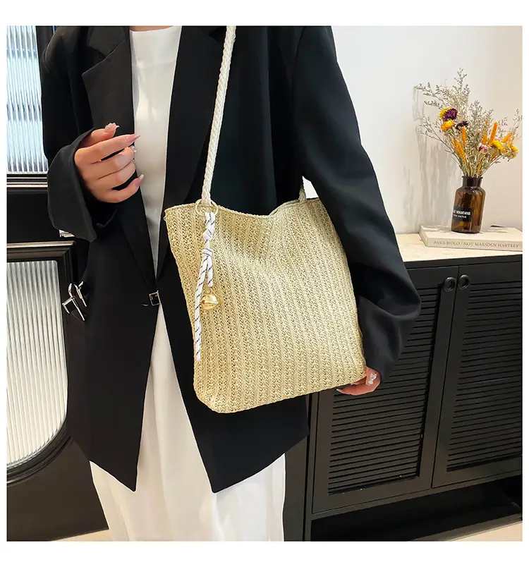 Women's Pastoral Net Red Woven Shoulder Bag Spring Straw Tote — feature 12