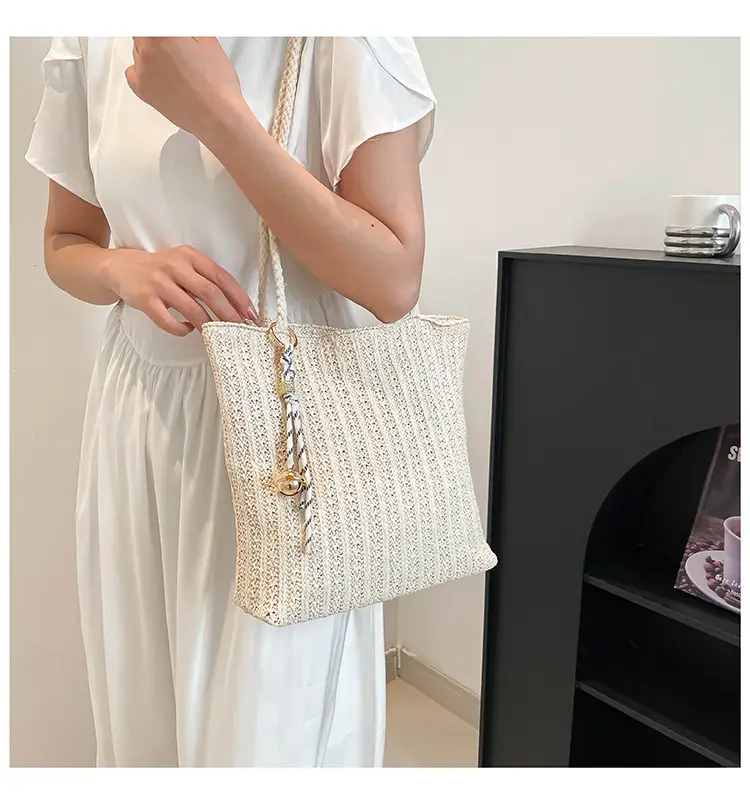 Women's Pastoral Net Red Woven Shoulder Bag Spring Straw Tote — feature 17