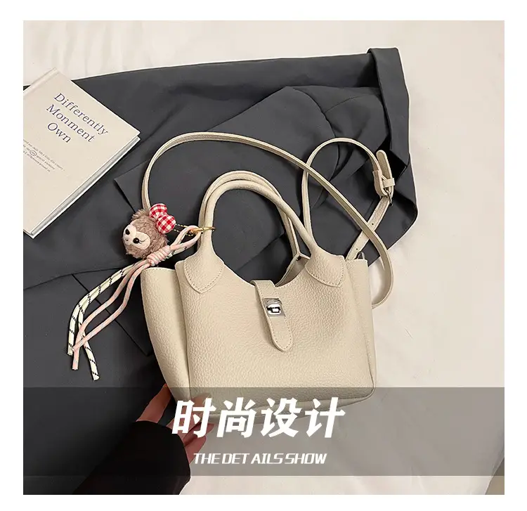 Women's Cream Teddy Bear Crossbody Bag 2025 — feature 6
