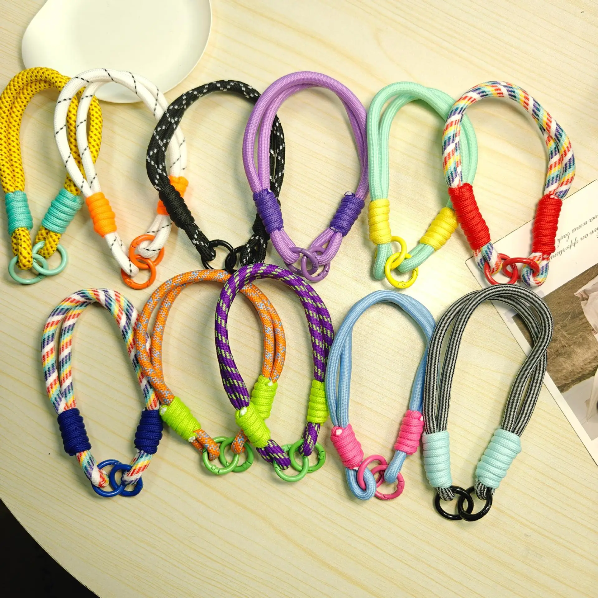 Contrast Rope with Mobile Phone Case Pendant Drop-Resistant Men Women — feature 5