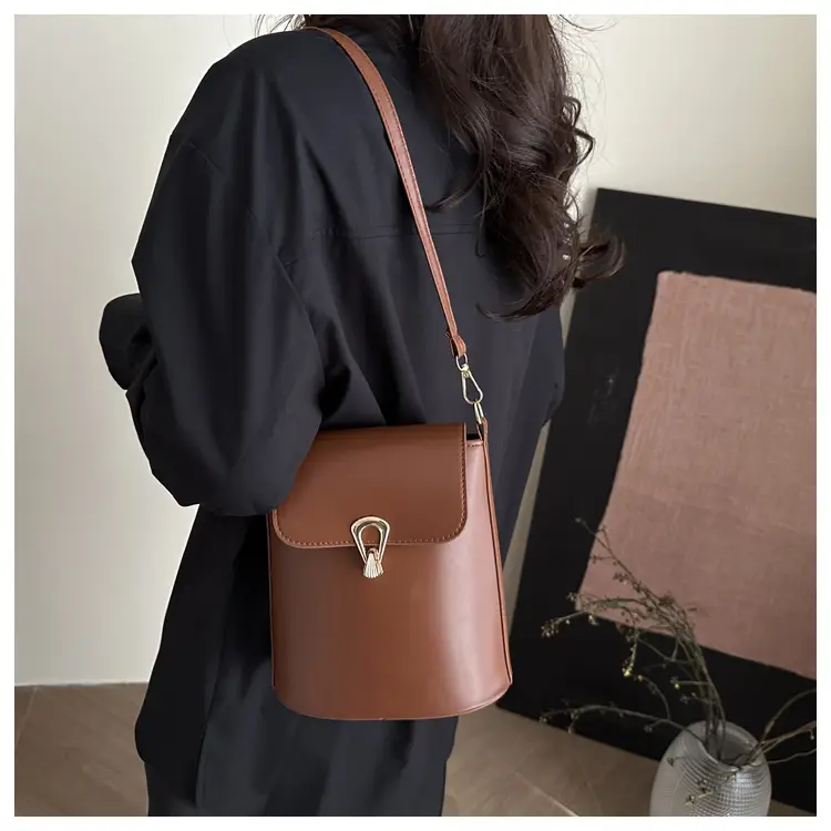Brown Leather Bucket Bag for Women 2025 — feature 10