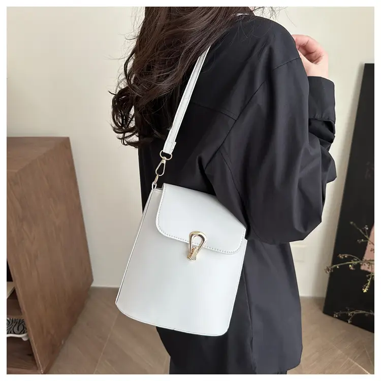 Brown Leather Bucket Bag for Women 2025 — feature 8