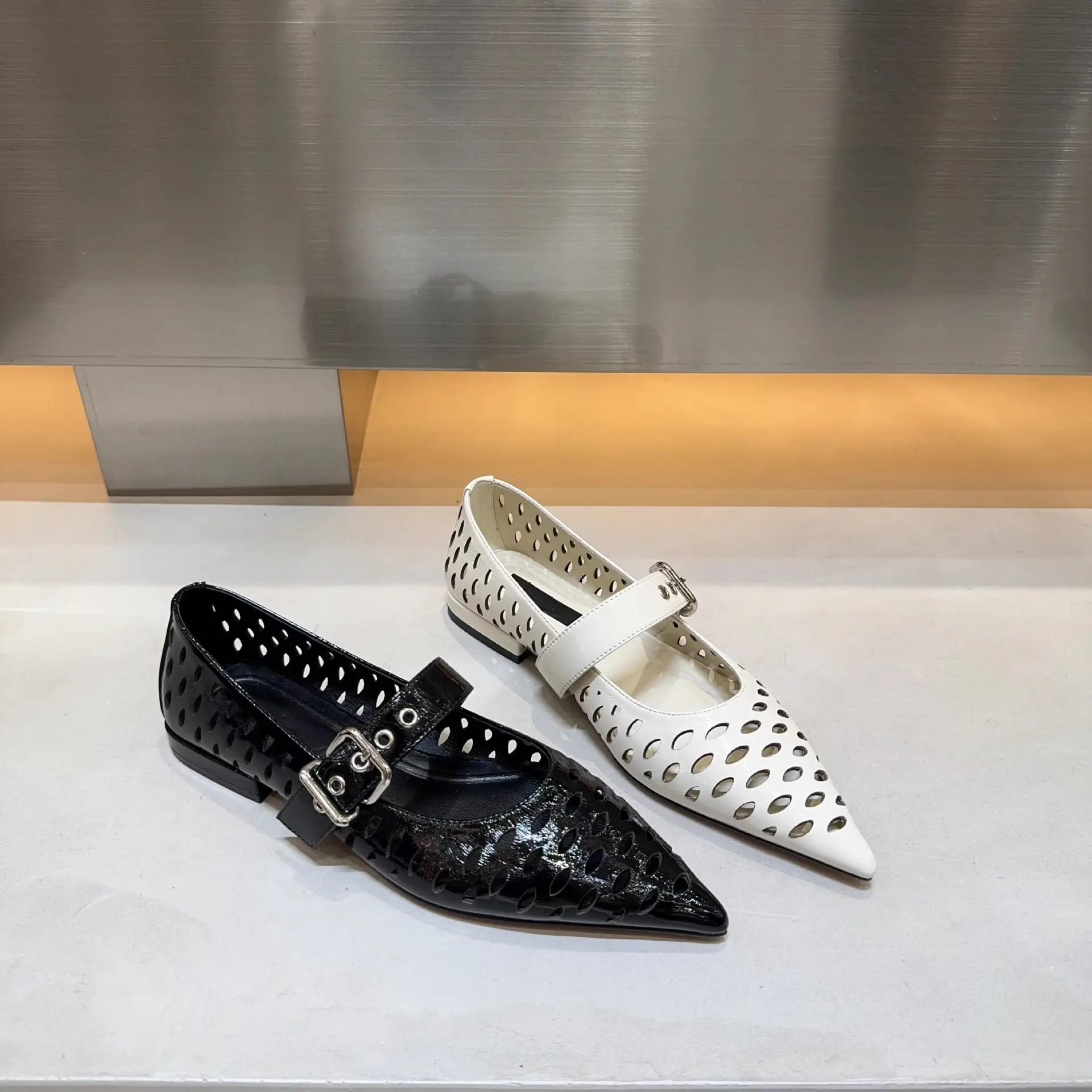 Pointed Hollow Buckle Mary Jane Shoes Women Spring Summer Flat — feature 10