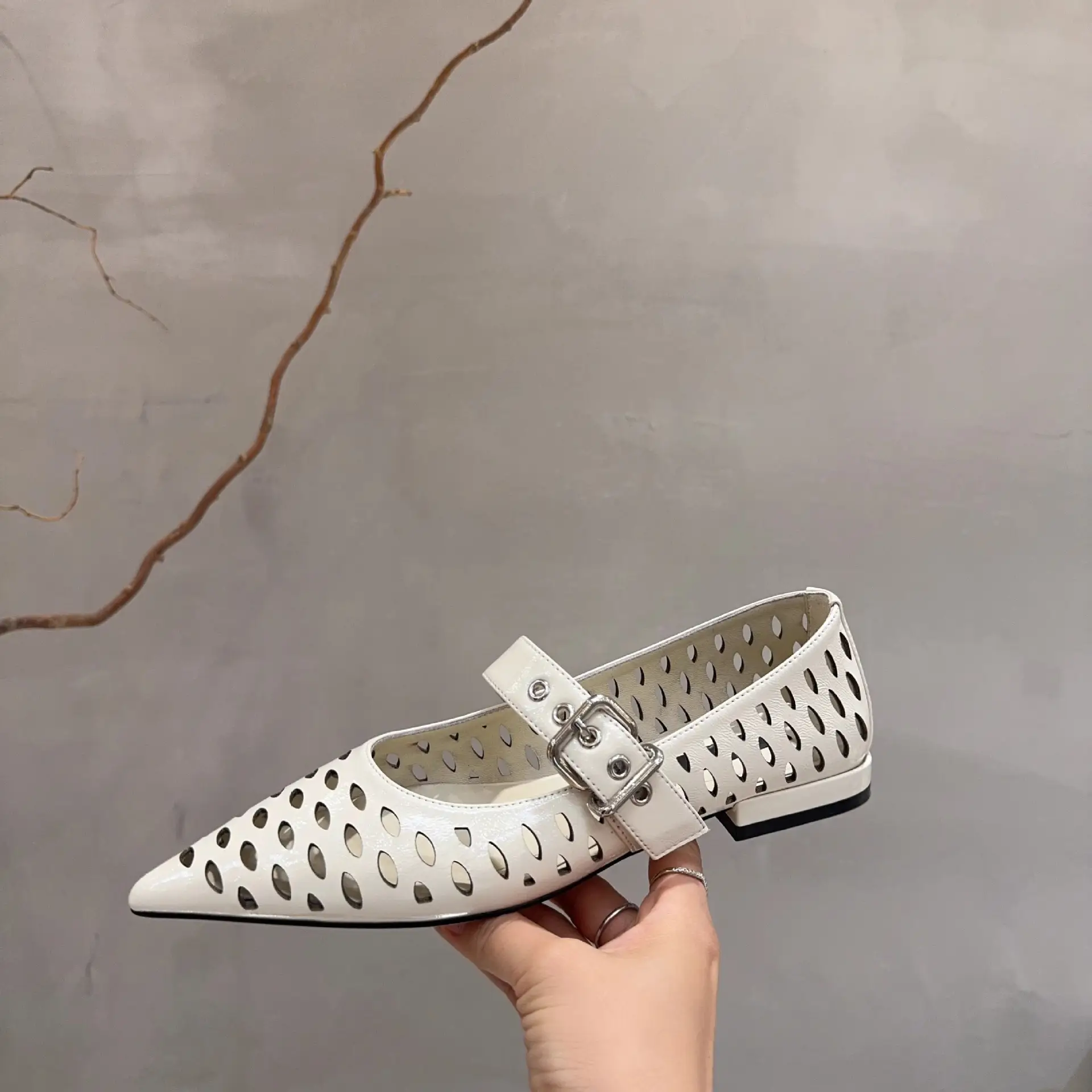Pointed Hollow Buckle Mary Jane Shoes Women Spring Summer Flat — feature 16