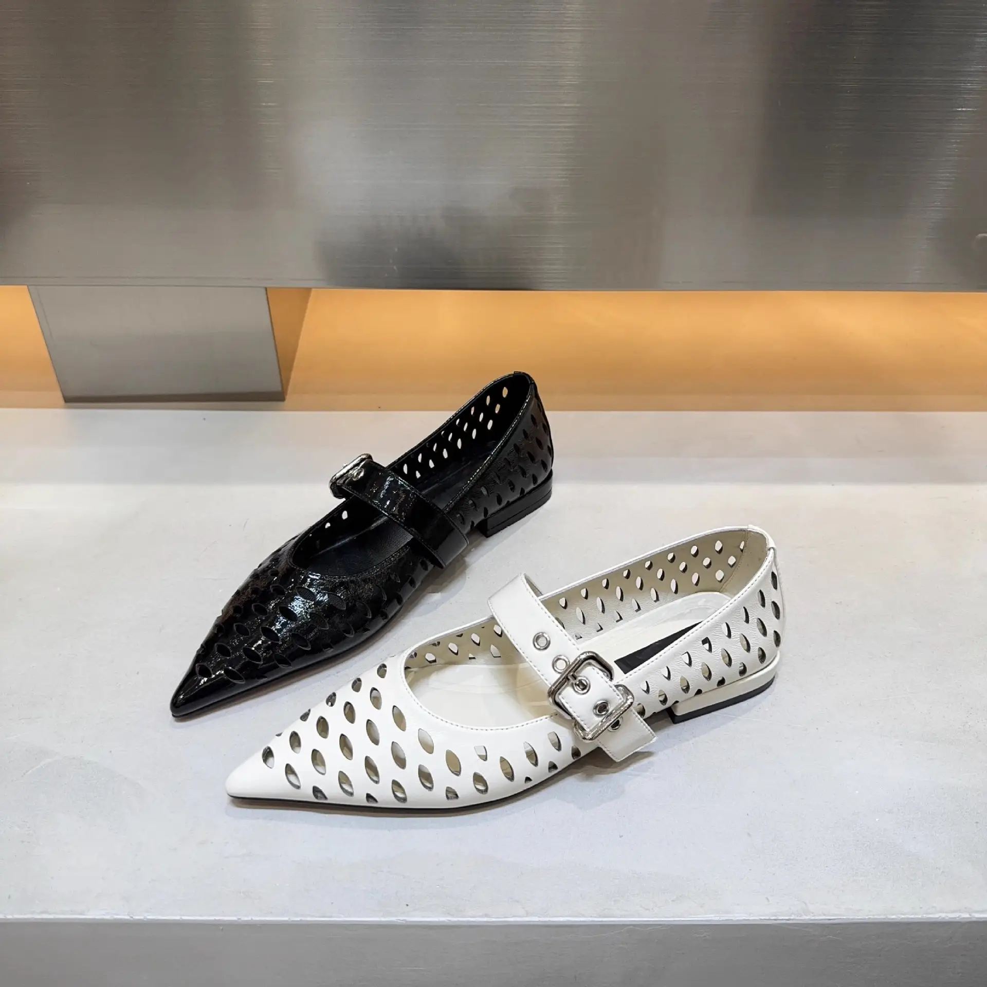 Pointed Hollow Buckle Mary Jane Shoes Women Spring Summer Flat — feature 2