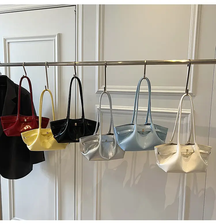 Silver Pleated Shoulder Bag for Women 2026 — feature 1