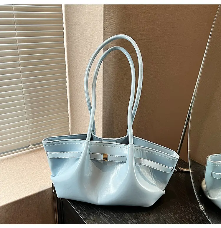 Silver Pleated Shoulder Bag for Women 2026 — feature 12