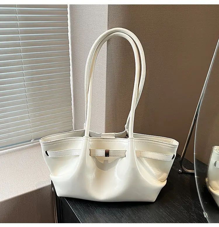 Silver Pleated Shoulder Bag for Women 2026 — feature 14