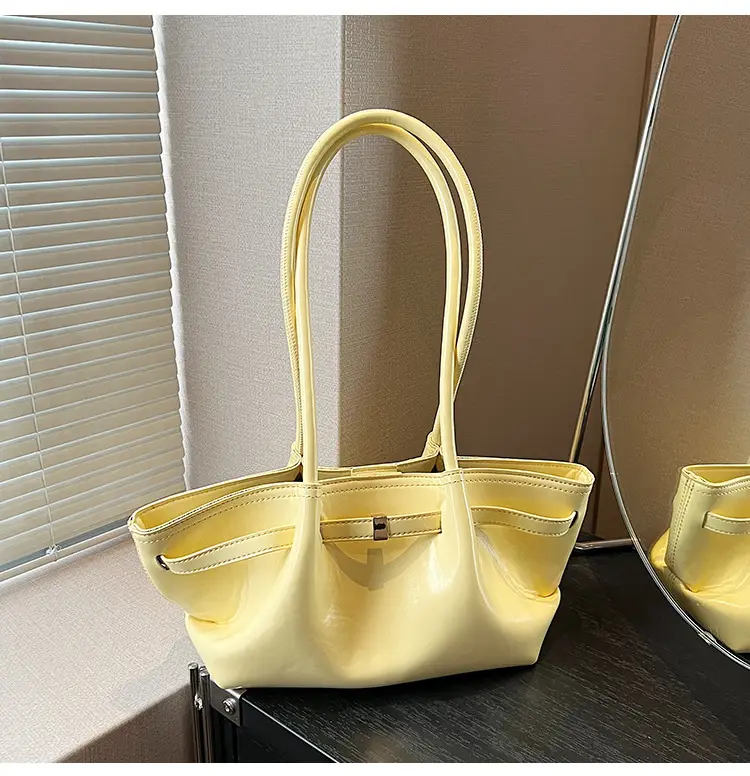 Silver Pleated Shoulder Bag for Women 2026 — feature 17