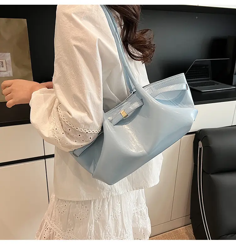 Silver Pleated Shoulder Bag for Women 2026 — feature 24