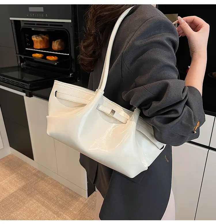 Silver Pleated Shoulder Bag for Women 2026 — feature 28