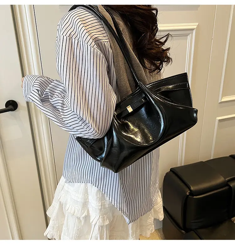 Silver Pleated Shoulder Bag for Women 2026 — feature 37