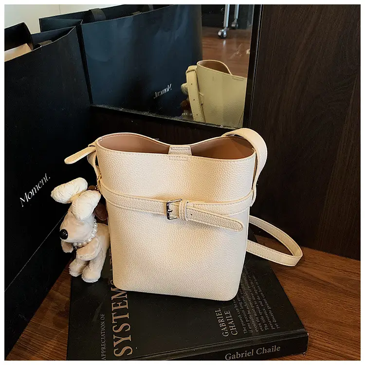 Women's Beige Leather Shoulder Bag with Crossbody Strap — feature 15
