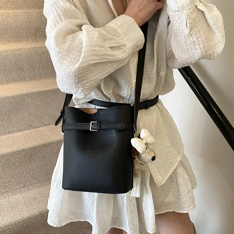 Women's Beige Leather Shoulder Bag with Crossbody Strap - Image 10