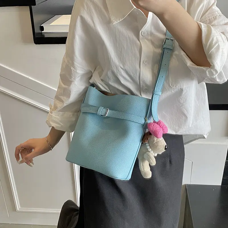 Women's Beige Leather Shoulder Bag with Crossbody Strap - Image 7
