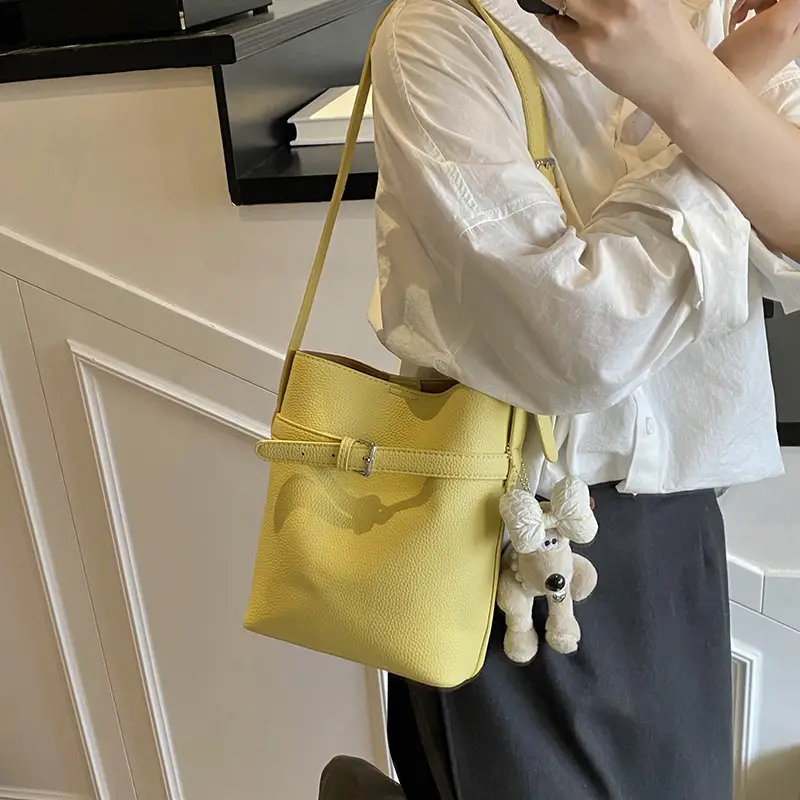 Women's Beige Leather Shoulder Bag with Crossbody Strap - Image 9
