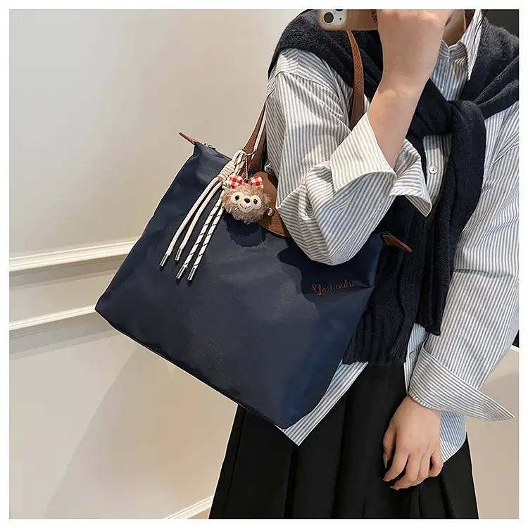French Hand Carrying Dragon Bag Women's 2025 New — feature 17