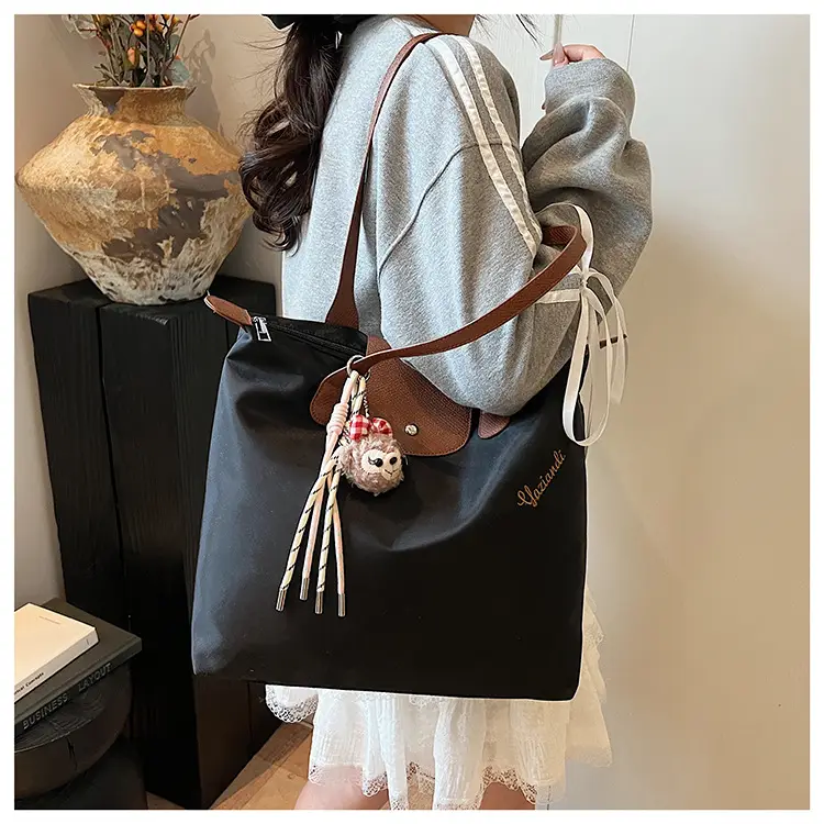 French Hand Carrying Dragon Bag Women's 2025 New — feature 18