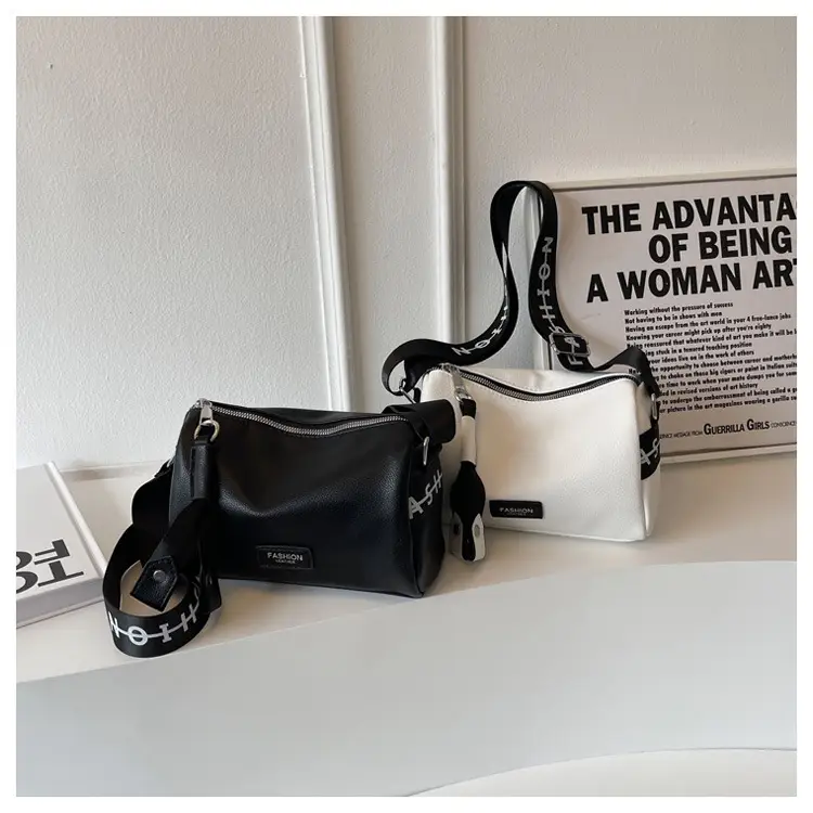 Women's Crossbody Bag Black White 2025 Niche Design — feature 1