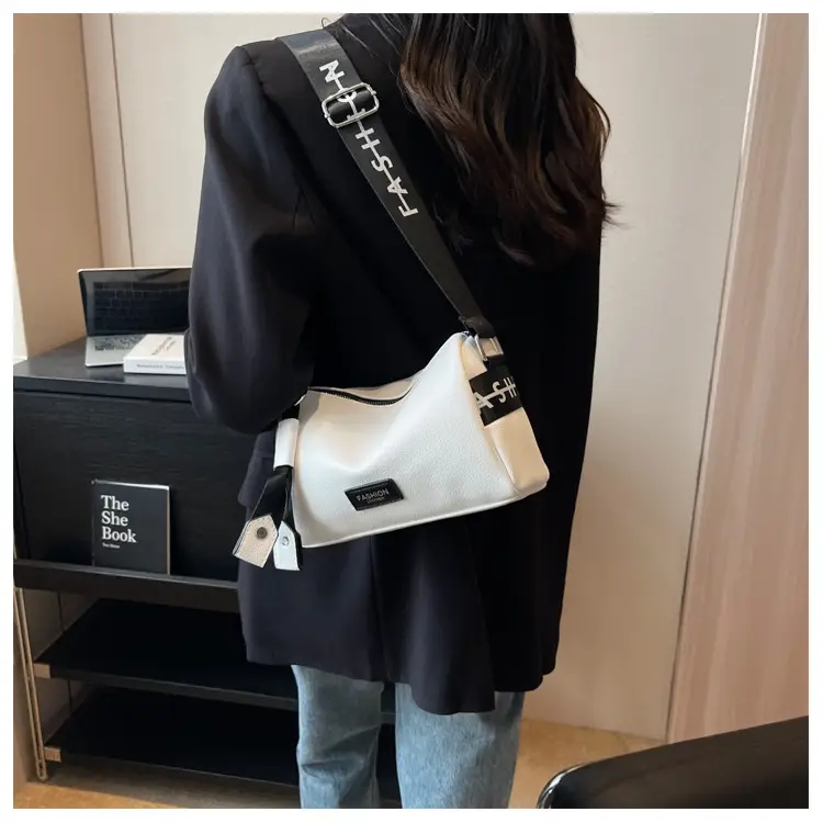 Women's Crossbody Bag Black White 2025 Niche Design — feature 9