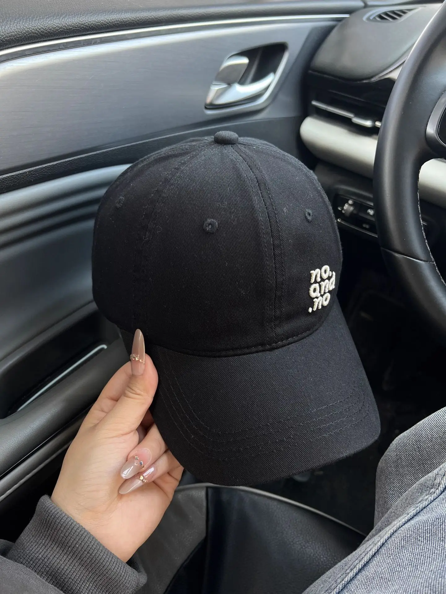 Women's Korean Letter Embroidered Baseball Cap Beige — feature 1