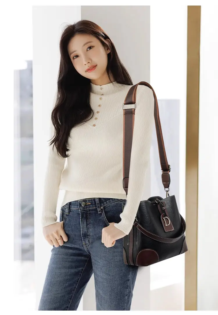 Women's Black Leather Shoulder Bag with D Logo — feature 10