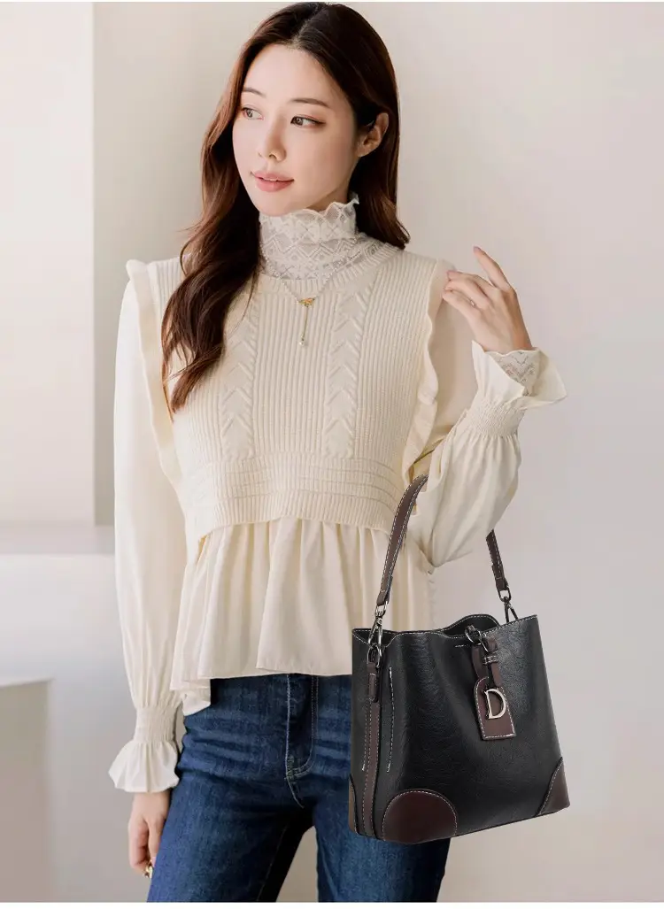 Women's Black Leather Shoulder Bag with D Logo — feature 13