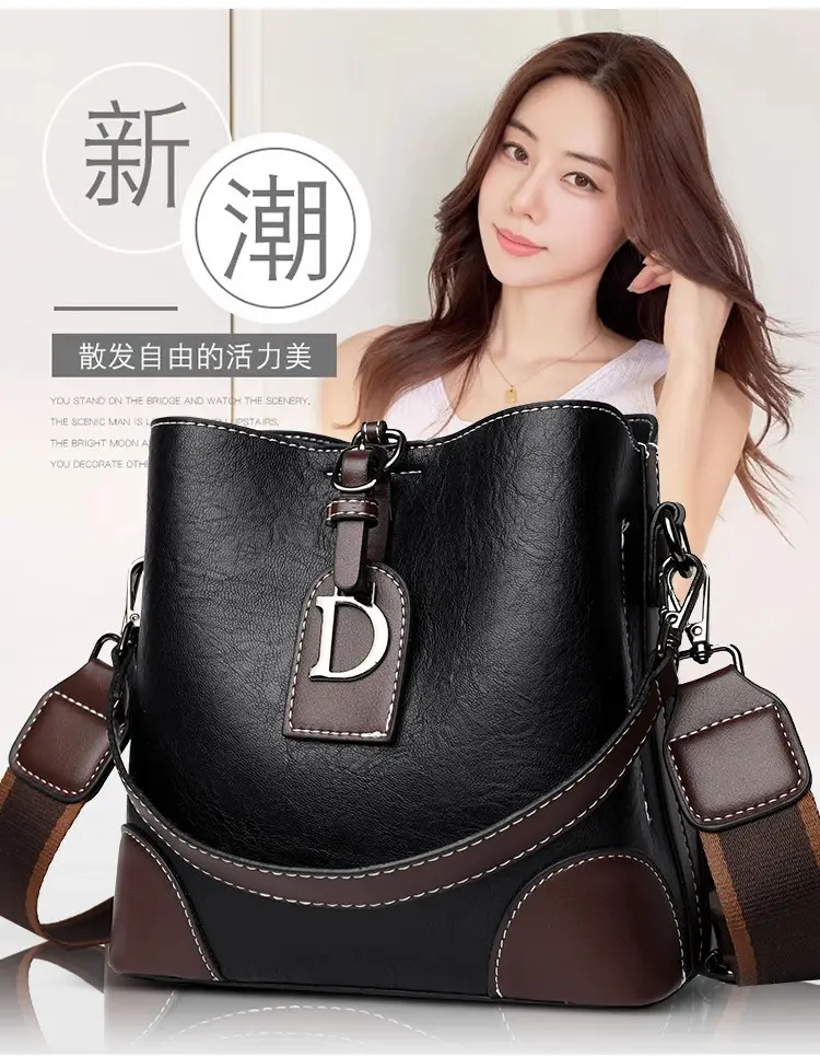 Women's Black Leather Shoulder Bag with D Logo — feature 2