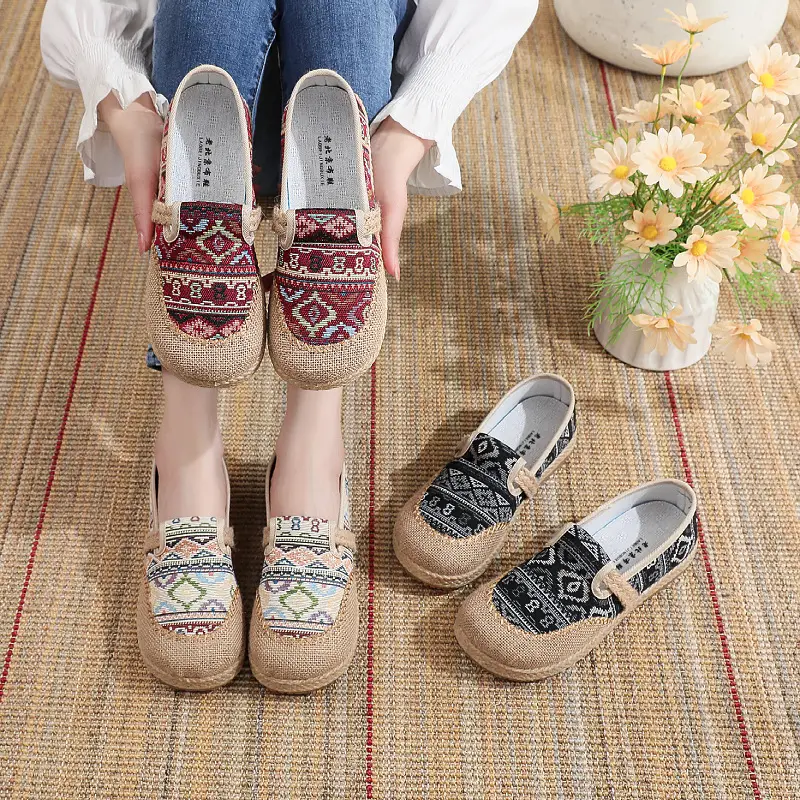 2025 Women's Old Beijing Cloth Shoes Slip-on Canvas — feature 1