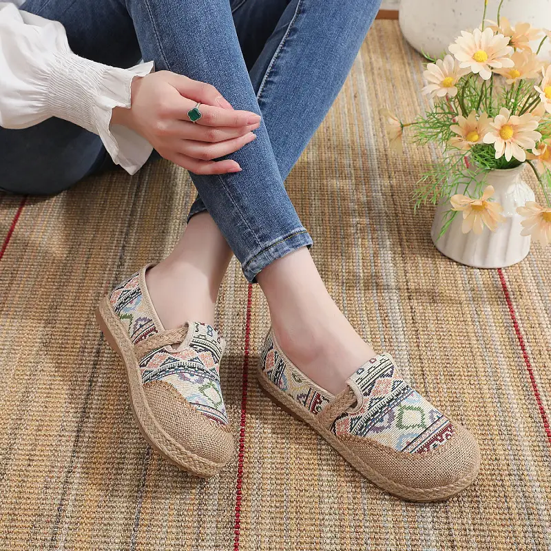 2025 Women's Old Beijing Cloth Shoes Slip-on Canvas — feature 2
