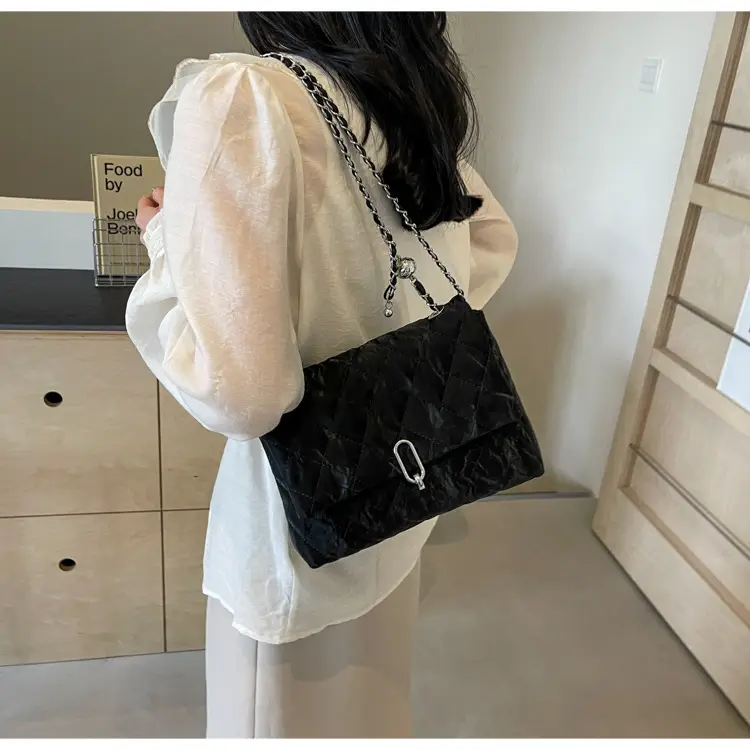 Black Rhombic Chain Shoulder Bag for Women — feature 12