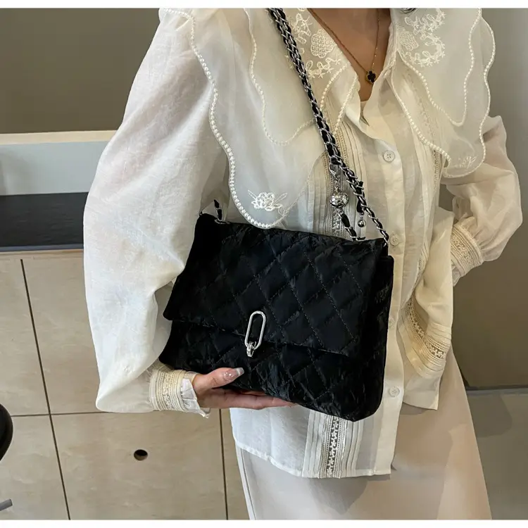 Black Rhombic Chain Shoulder Bag for Women — feature 13