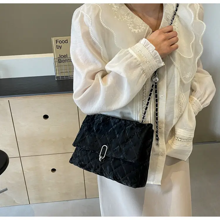 Black Rhombic Chain Shoulder Bag for Women — feature 14