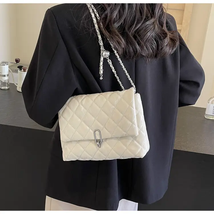 Black Rhombic Chain Shoulder Bag for Women — feature 16