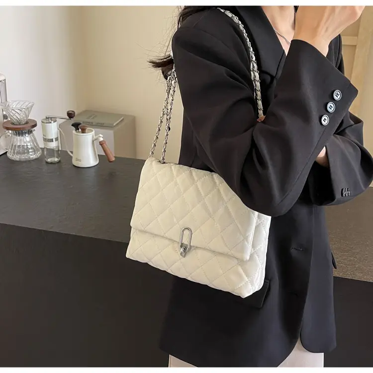 Black Rhombic Chain Shoulder Bag for Women — feature 17