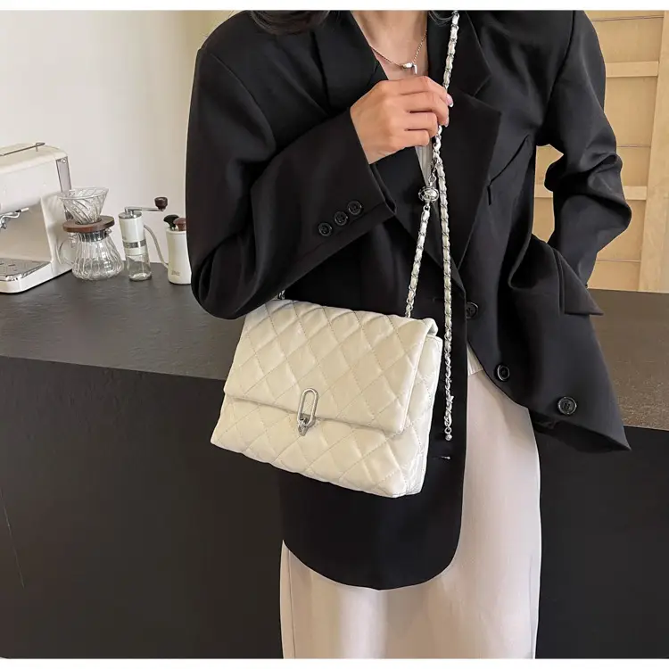 Black Rhombic Chain Shoulder Bag for Women — feature 18