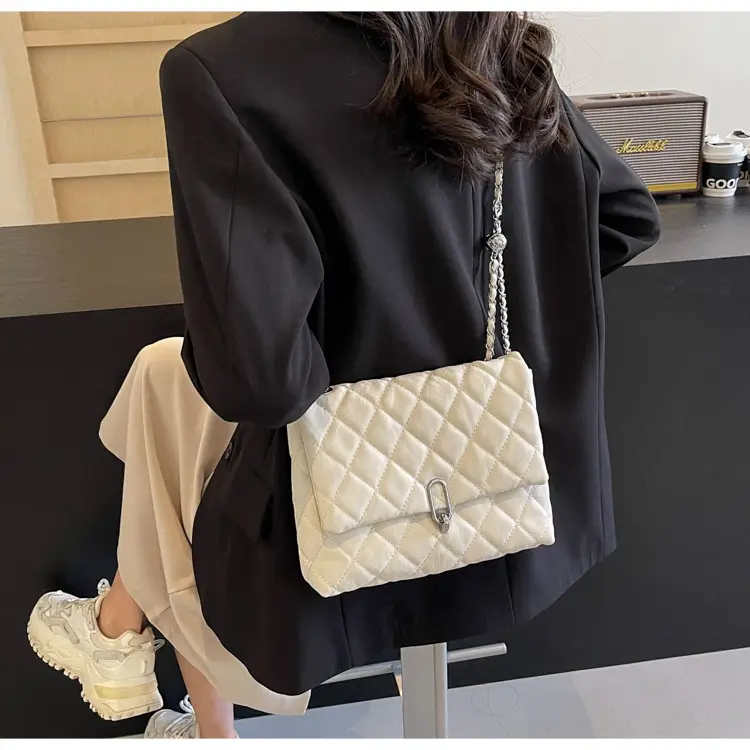 Black Rhombic Chain Shoulder Bag for Women — feature 19