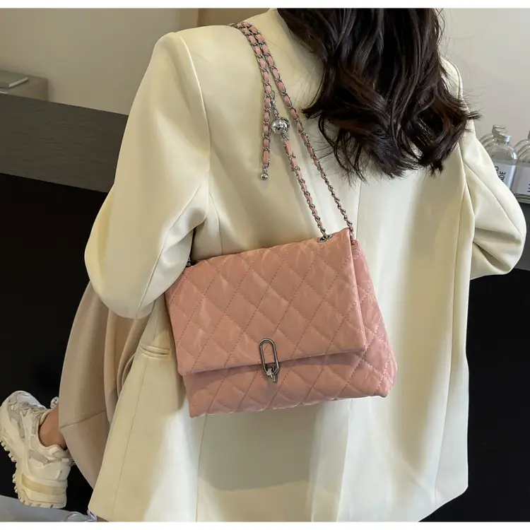 Black Rhombic Chain Shoulder Bag for Women — feature 20