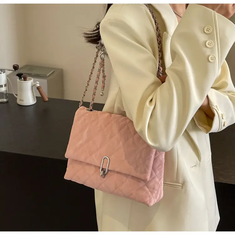 Black Rhombic Chain Shoulder Bag for Women — feature 21