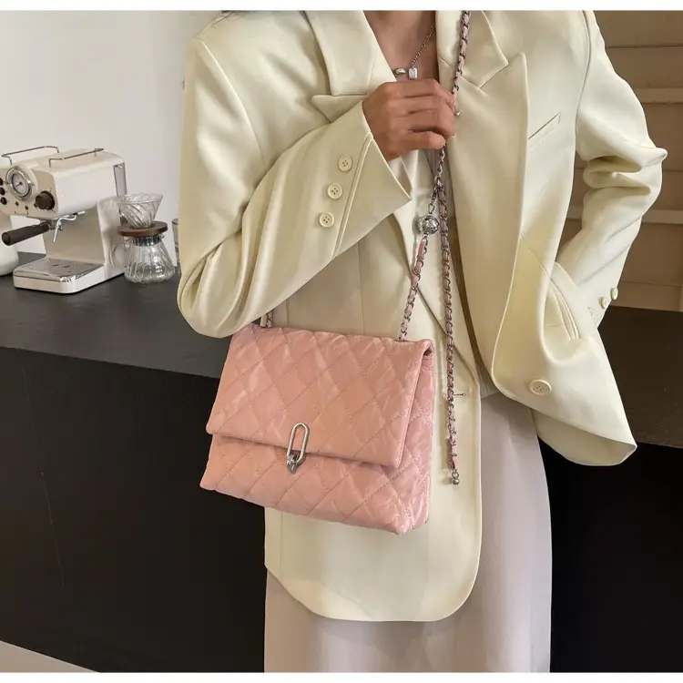 Black Rhombic Chain Shoulder Bag for Women — feature 22
