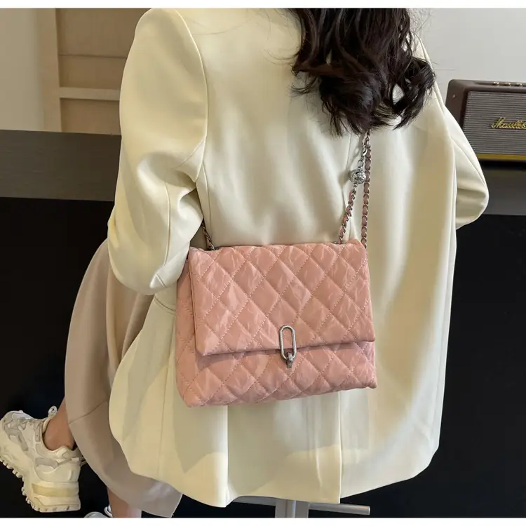 Black Rhombic Chain Shoulder Bag for Women — feature 23