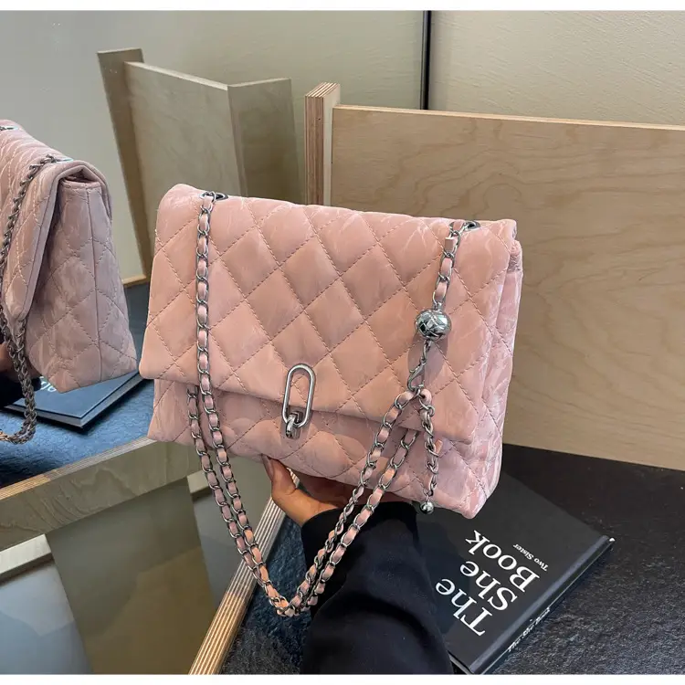 Black Rhombic Chain Shoulder Bag for Women — feature 27