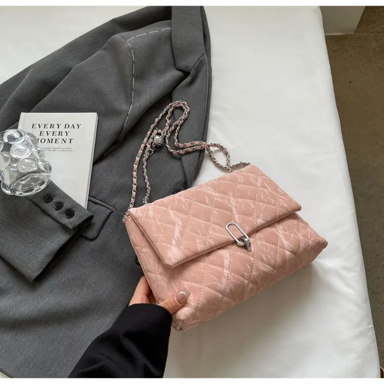 Black Rhombic Chain Shoulder Bag for Women — feature 29