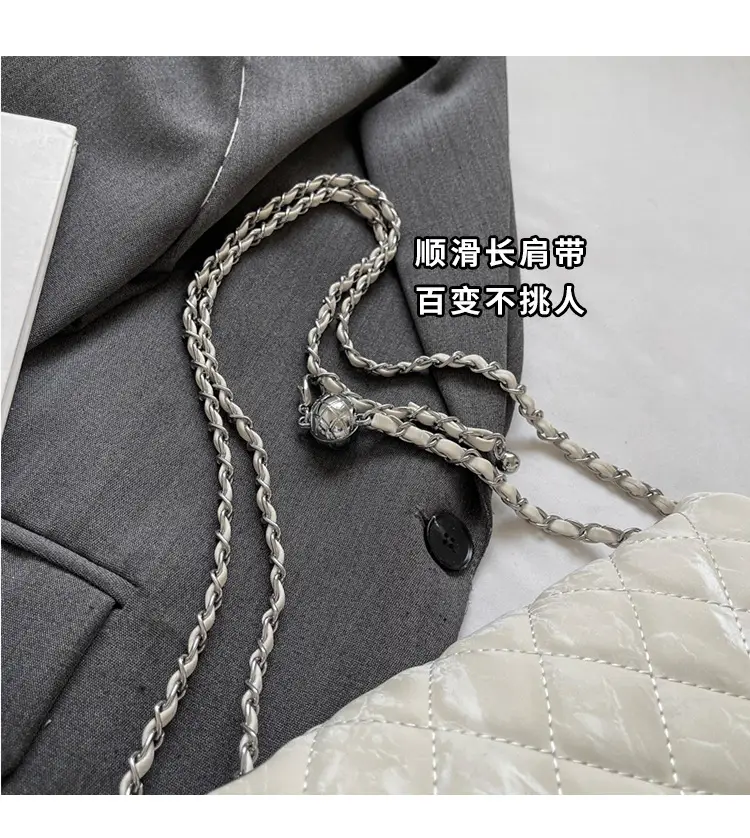 Black Rhombic Chain Shoulder Bag for Women — feature 3