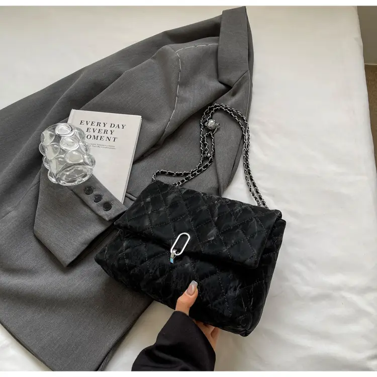 Black Rhombic Chain Shoulder Bag for Women — feature 35