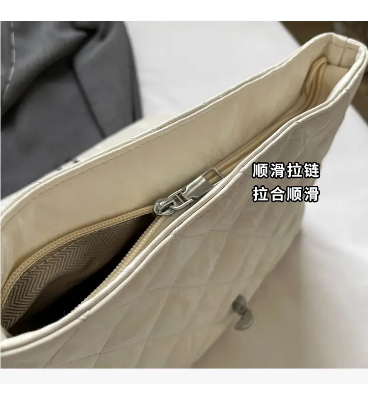 Black Rhombic Chain Shoulder Bag for Women — feature 6